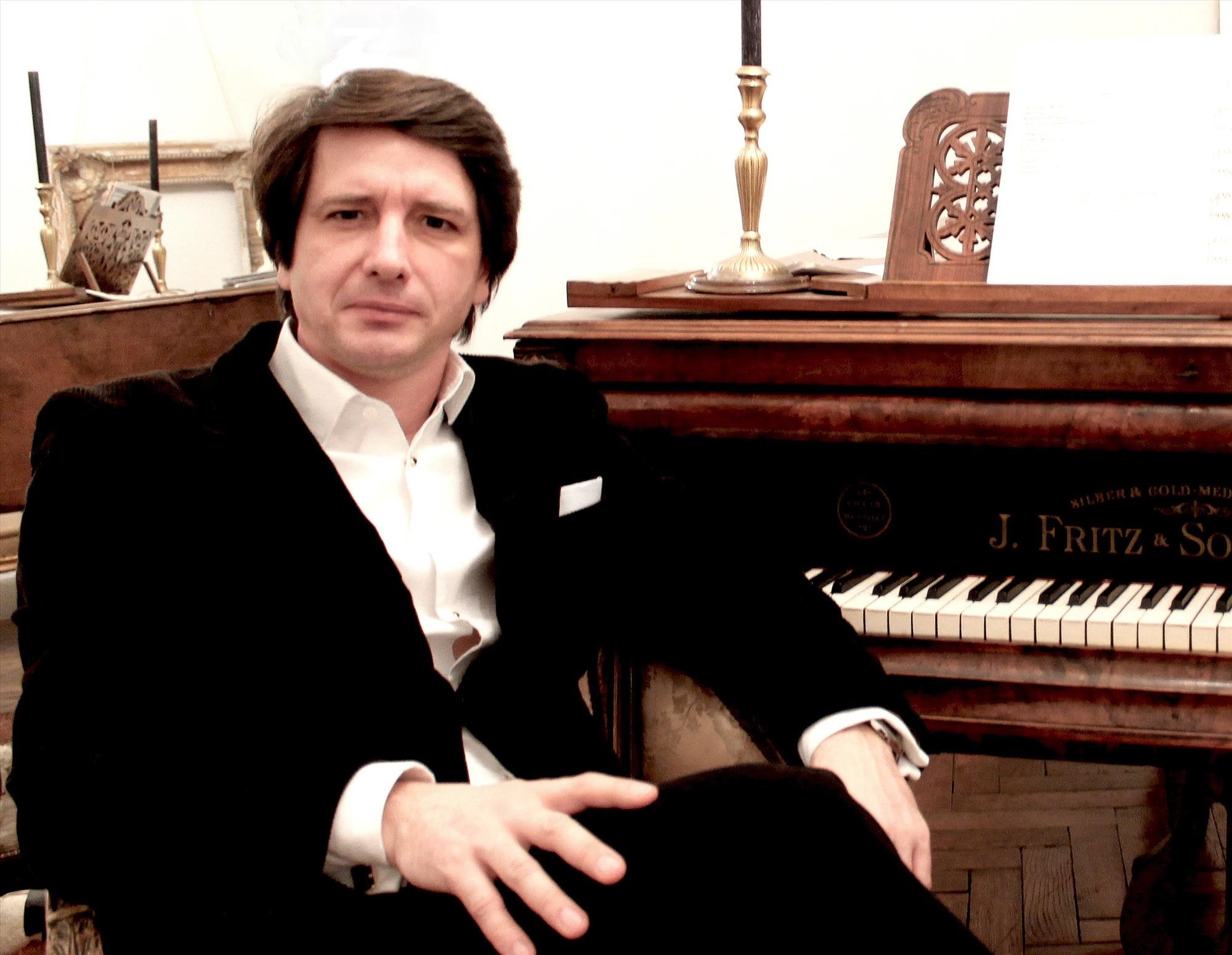 Dmytro sukhovienko, piano